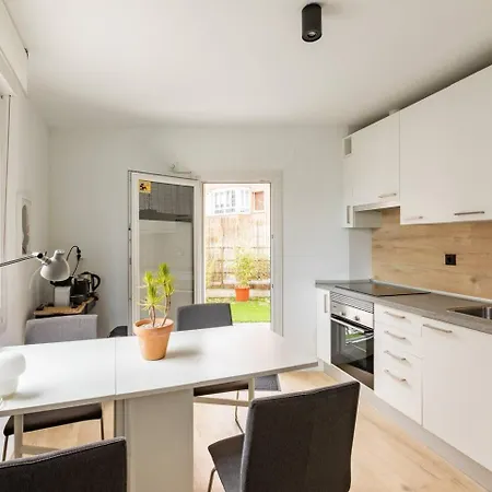 10m Casco Viejo Apartment